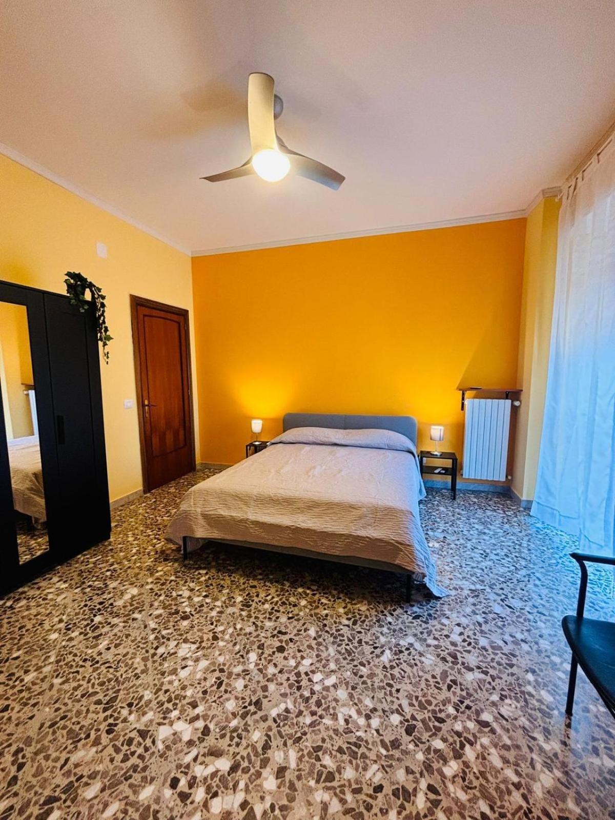 Matthias Central Rooms And Accomodation Bari Extérieur photo