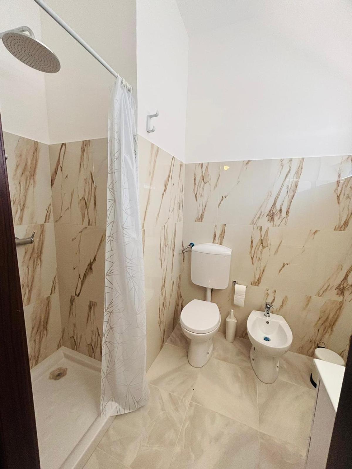 Matthias Central Rooms And Accomodation Bari Extérieur photo
