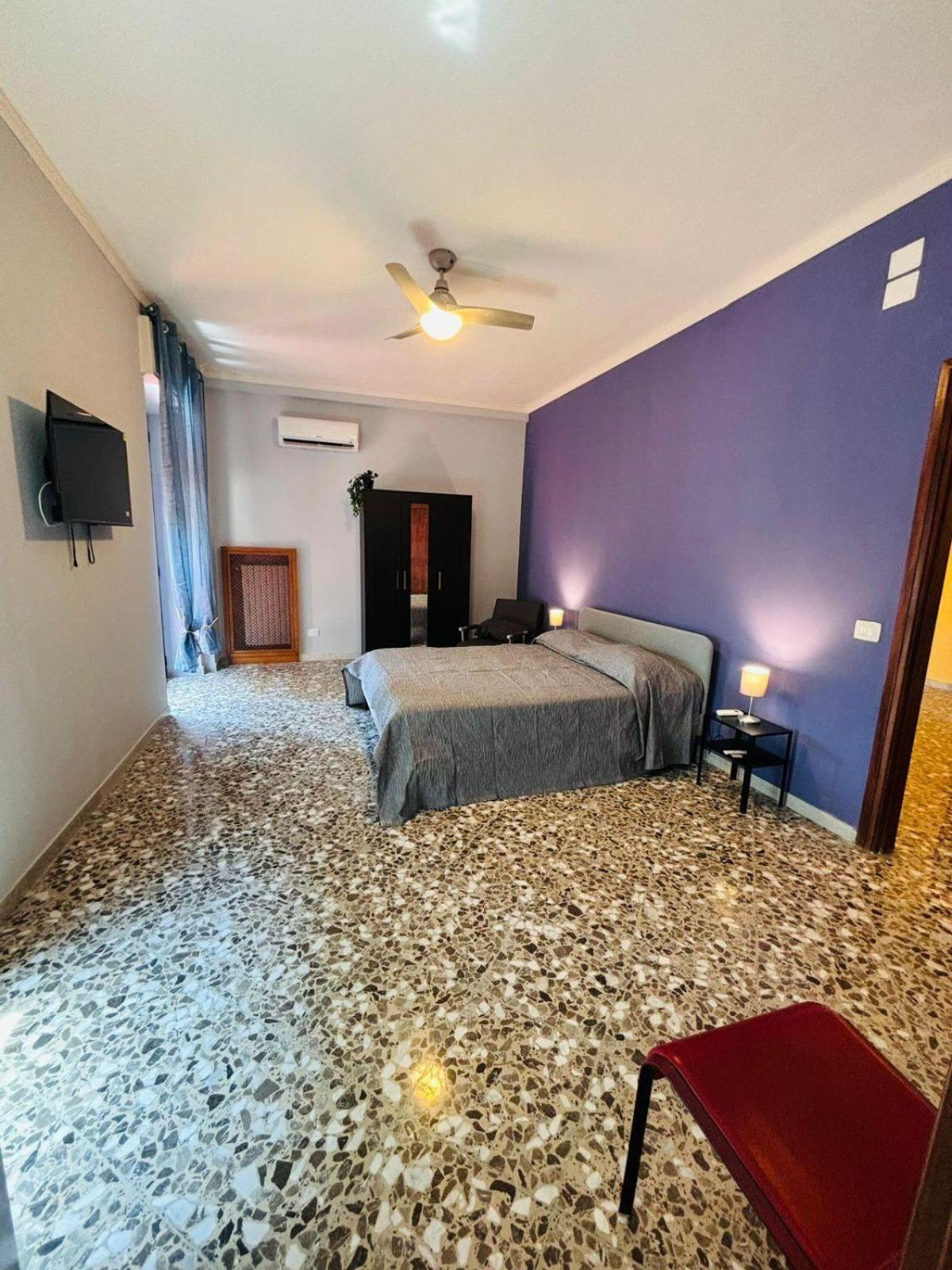 Matthias Central Rooms And Accomodation Bari Extérieur photo