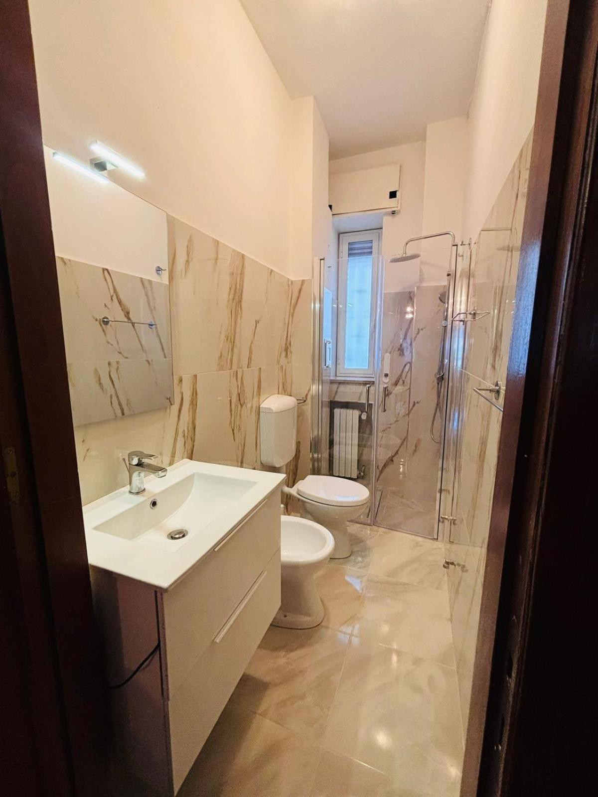Matthias Central Rooms And Accomodation Bari Extérieur photo