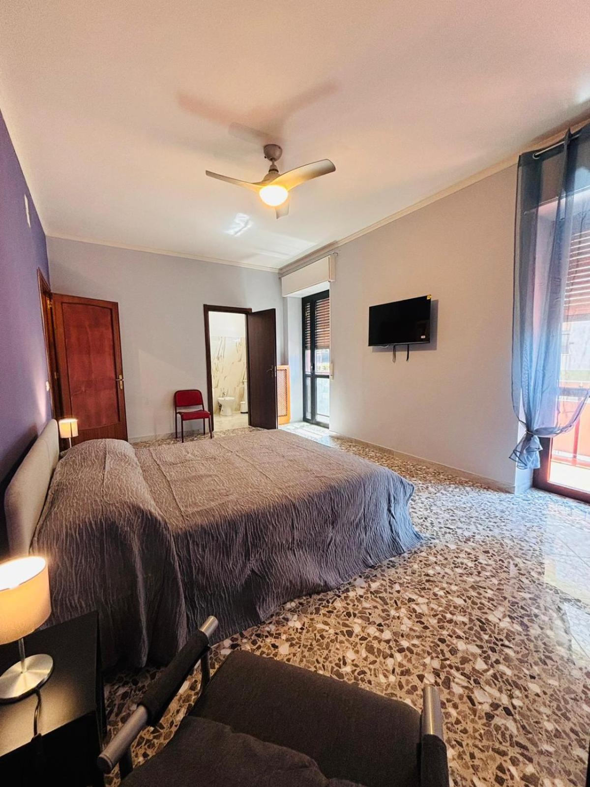 Matthias Central Rooms And Accomodation Bari Extérieur photo