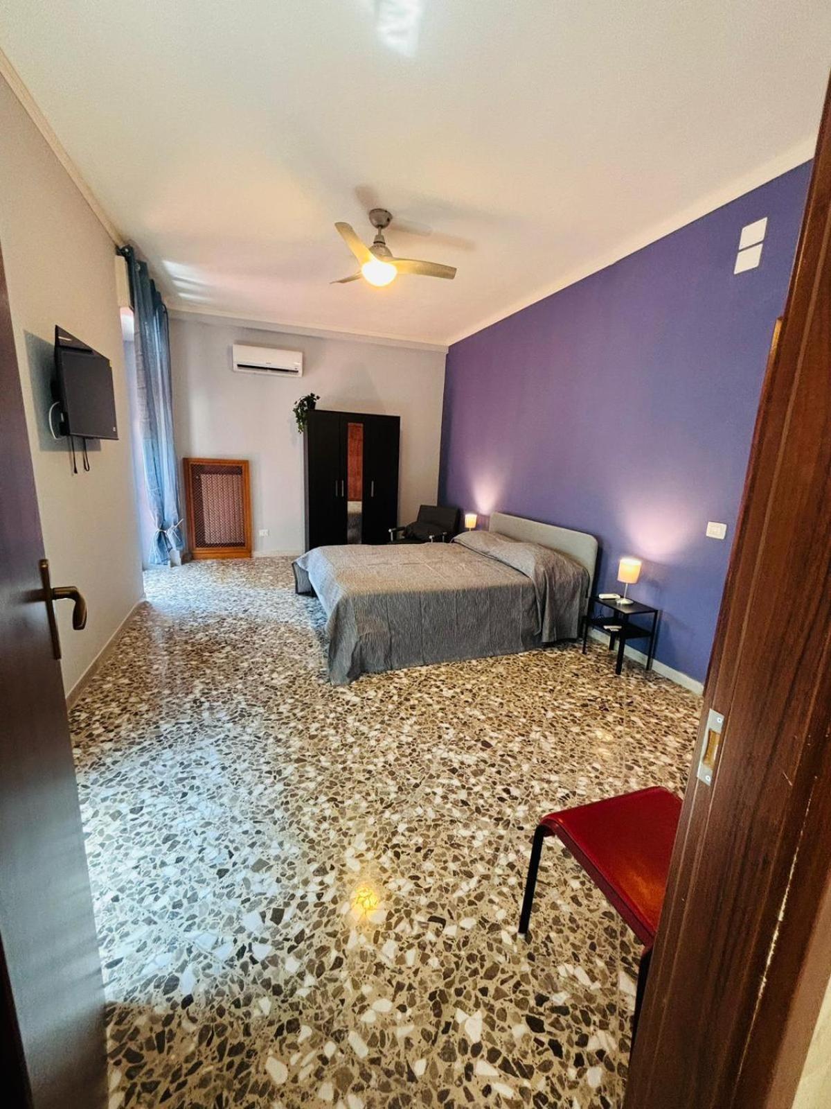 Matthias Central Rooms And Accomodation Bari Extérieur photo