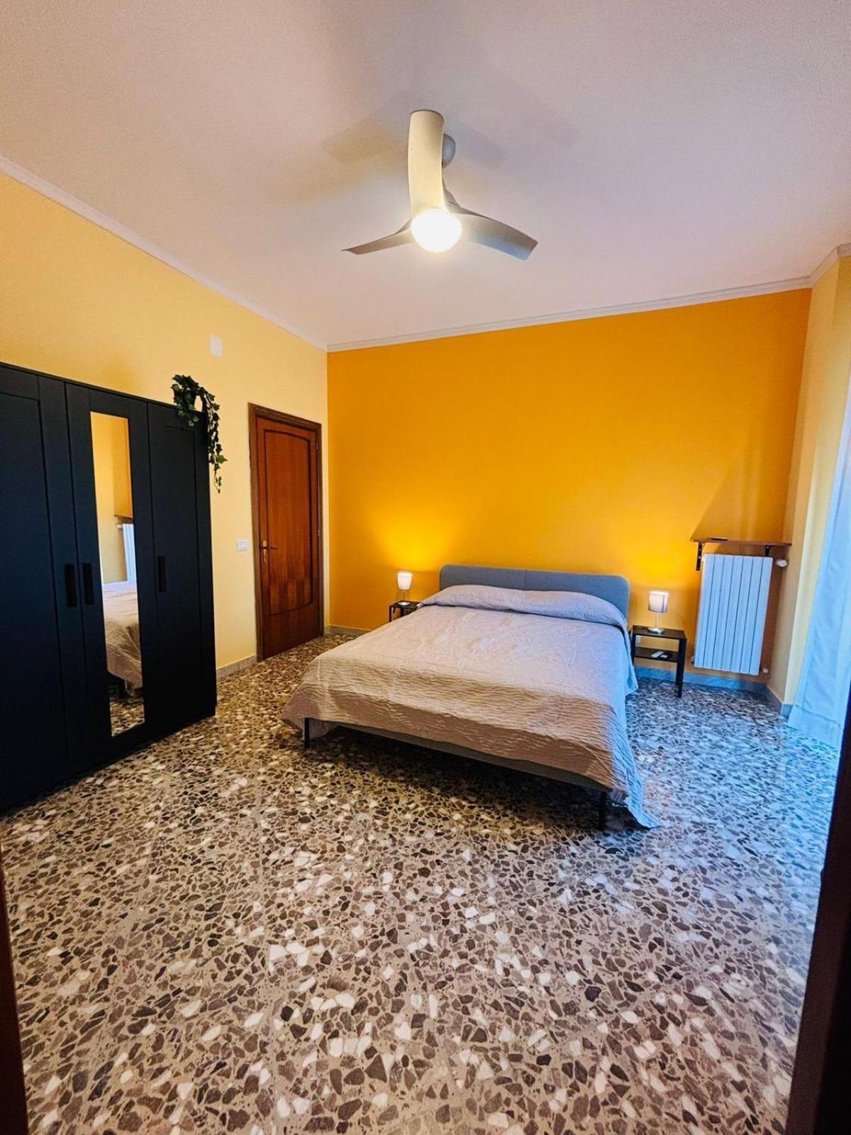 Matthias Central Rooms And Accomodation Bari Extérieur photo