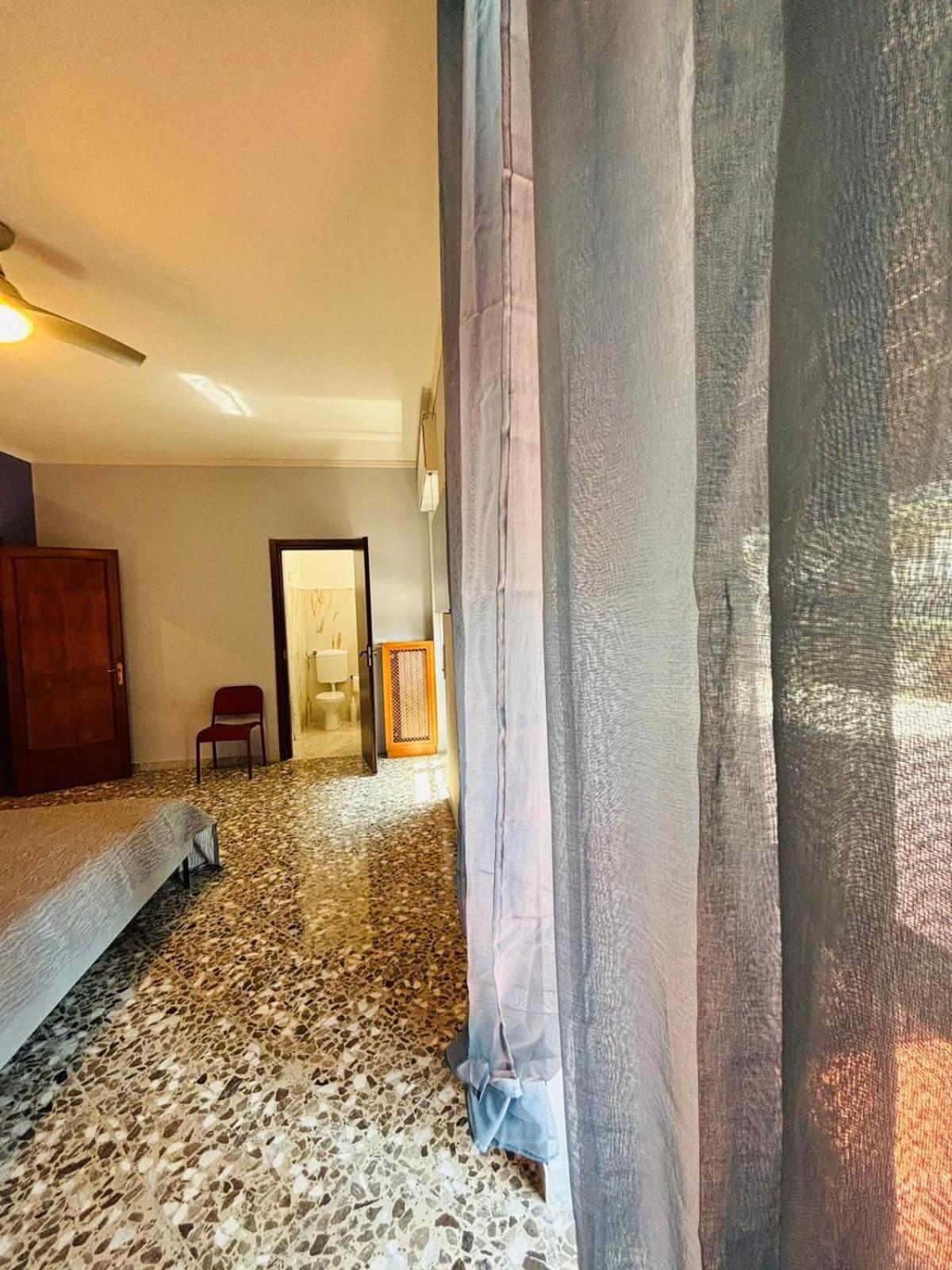 Matthias Central Rooms And Accomodation Bari Extérieur photo