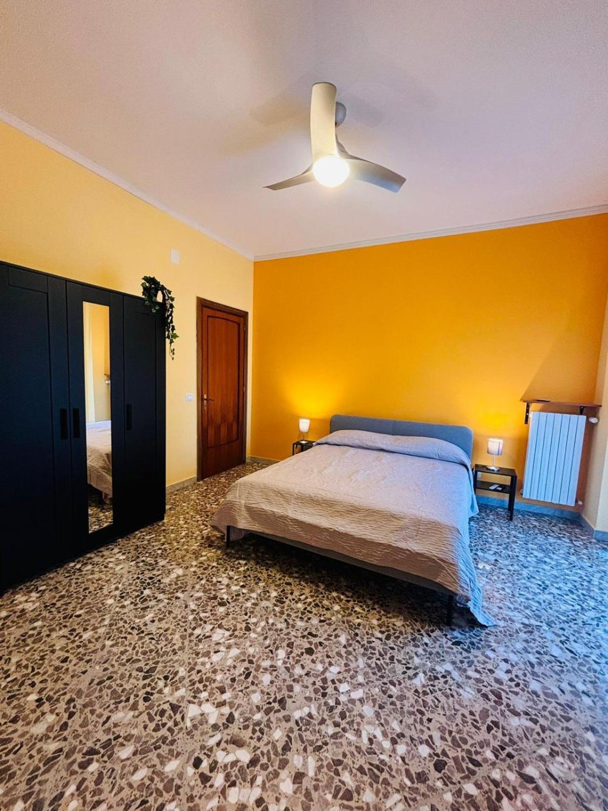 Matthias Central Rooms And Accomodation Bari Extérieur photo