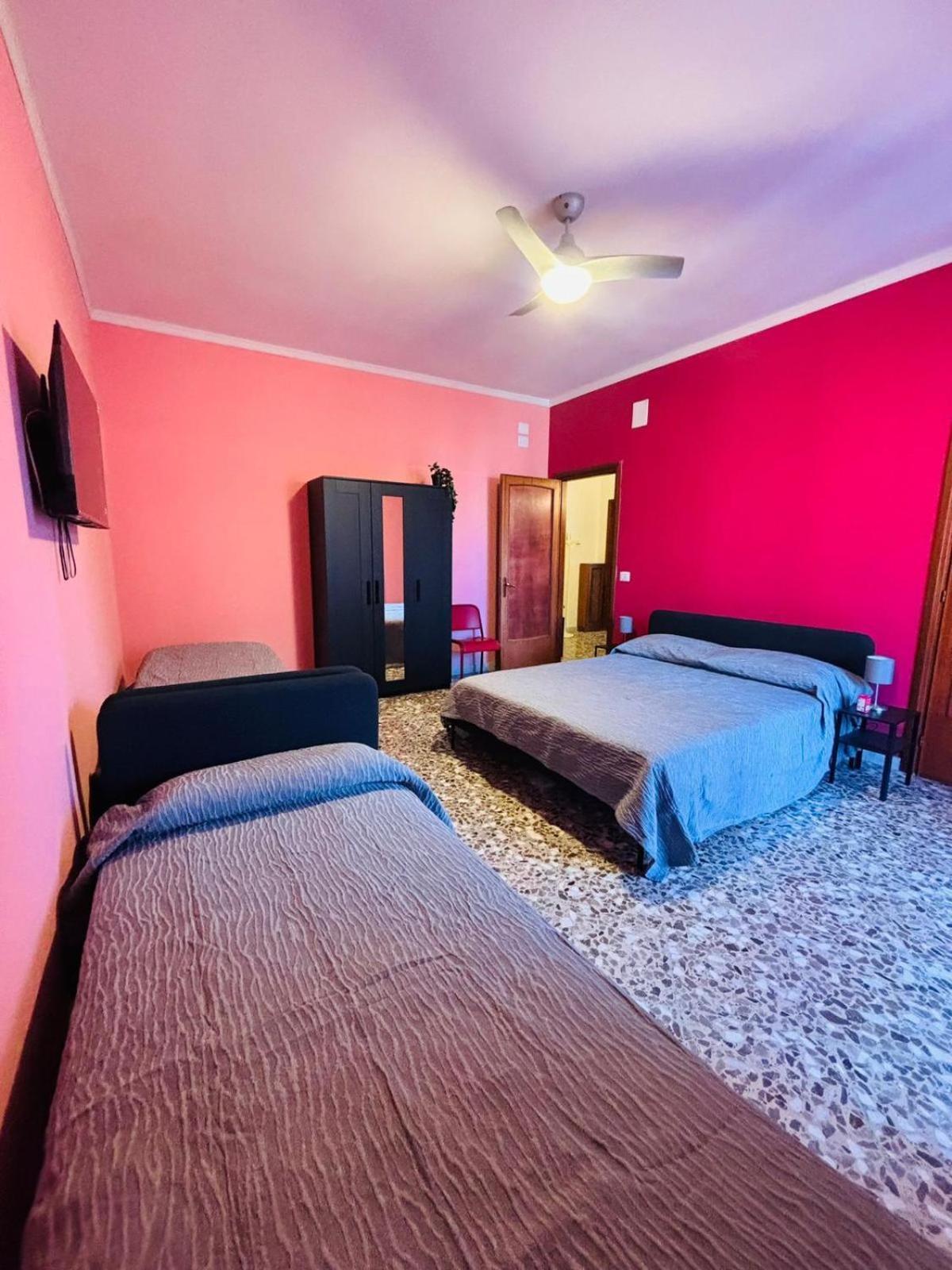 Matthias Central Rooms And Accomodation Bari Extérieur photo