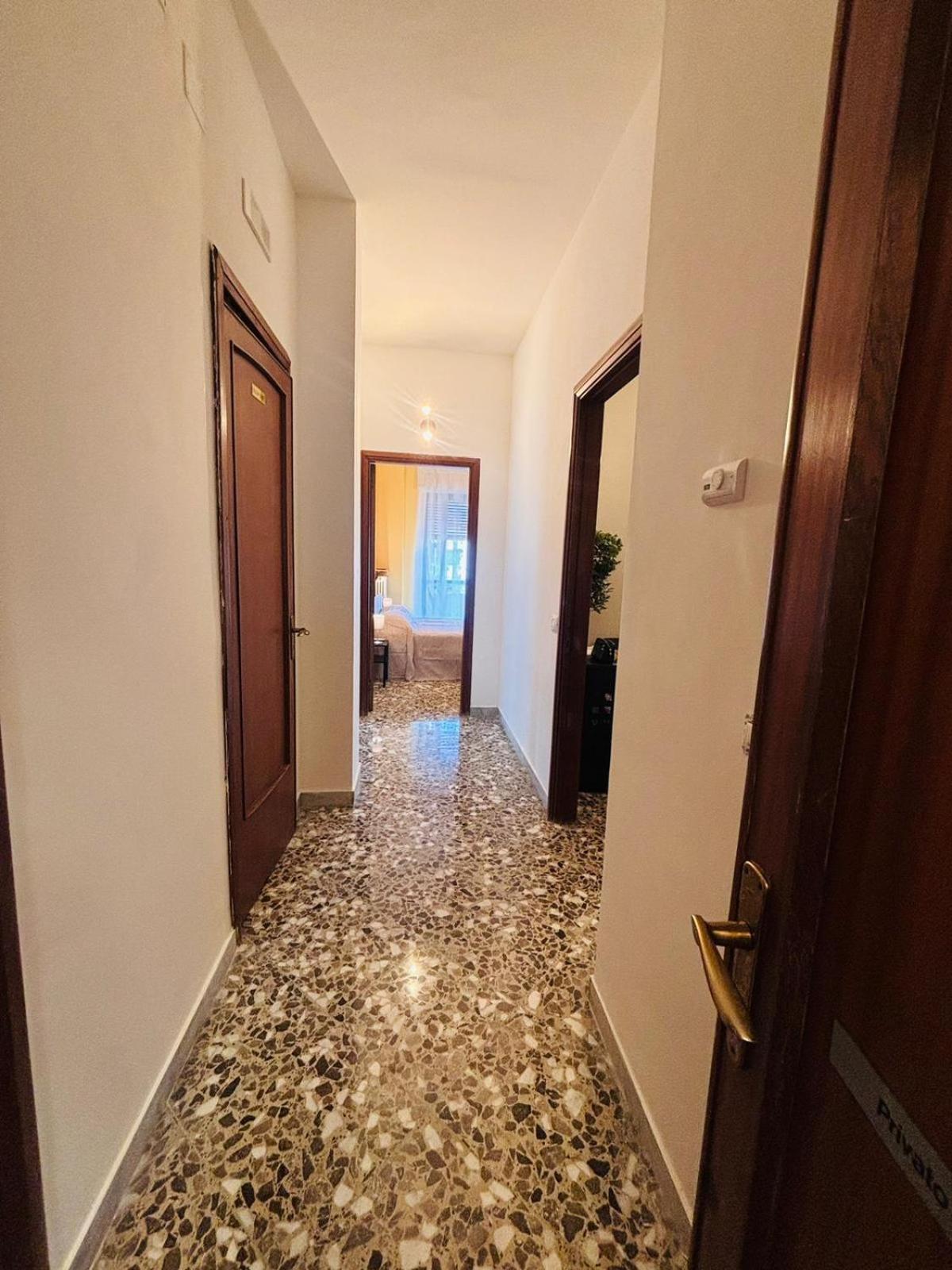 Matthias Central Rooms And Accomodation Bari Extérieur photo