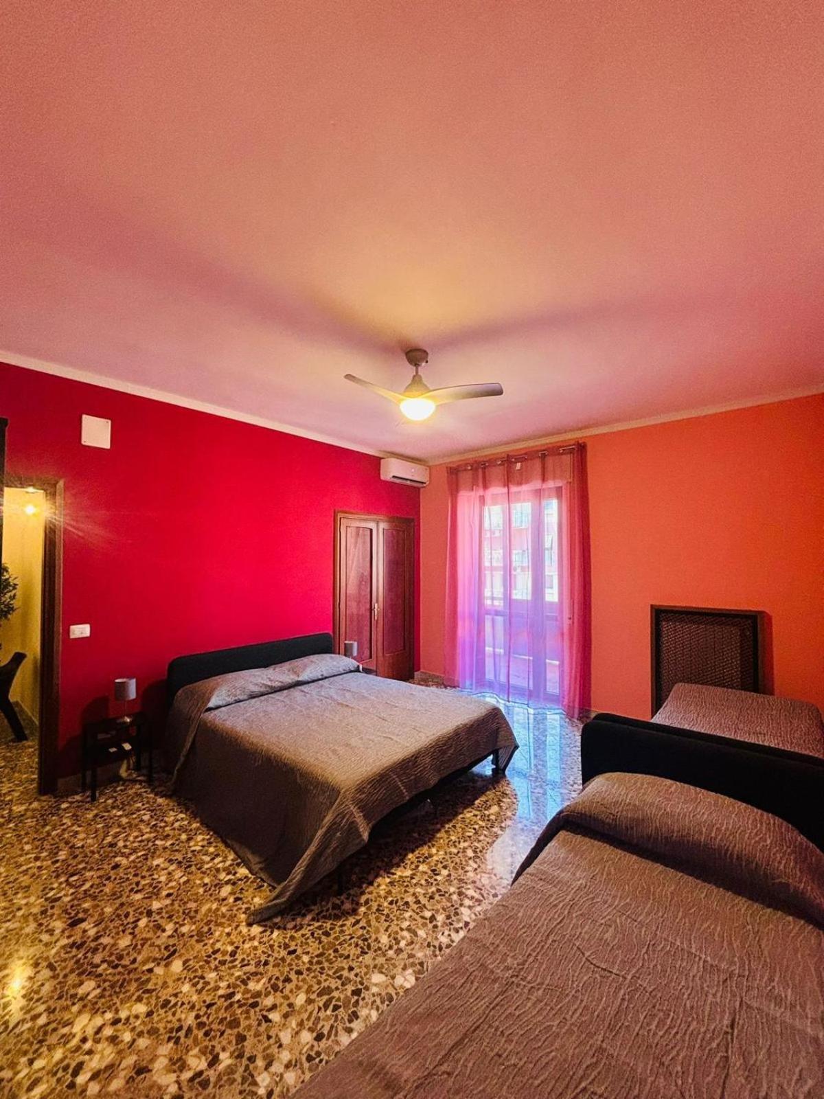 Matthias Central Rooms And Accomodation Bari Extérieur photo